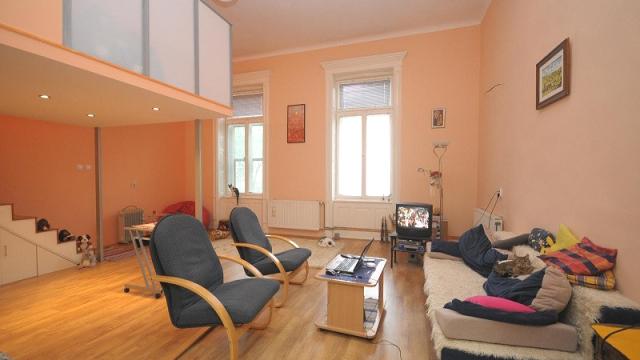 Stan, četvorosoban, Izdavanje, 120m2, Gradski trg