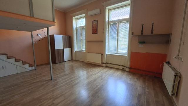 Stan, četvorosoban, Izdavanje, 120m2, Gradski trg