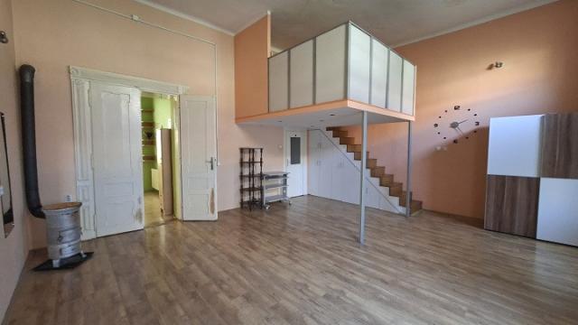 Stan, četvorosoban, Izdavanje, 120m2, Gradski trg
