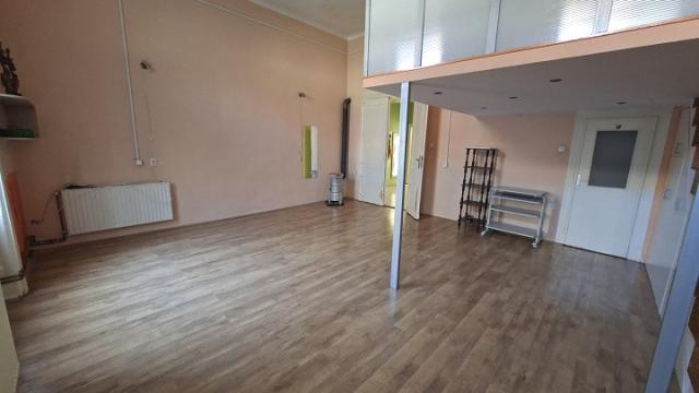Stan, četvorosoban, Izdavanje, 120m2, Gradski trg