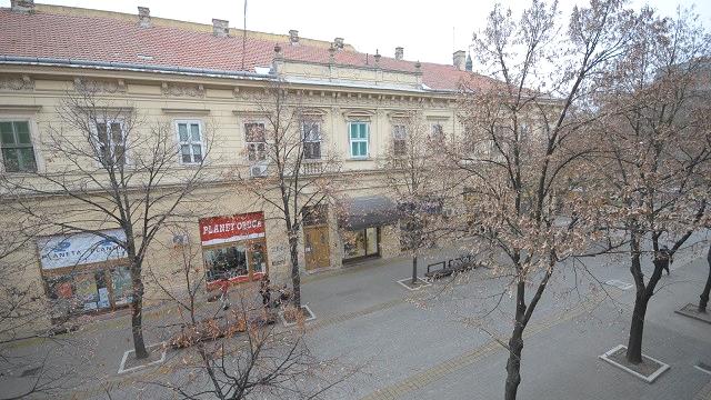 Stan, četvorosoban, Izdavanje, 120m2, Gradski trg