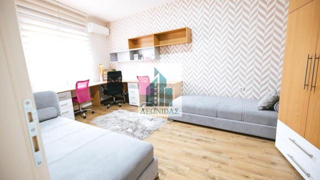 Kuća, Petosoban, Prodaja, 290m2, Medijana, Niš