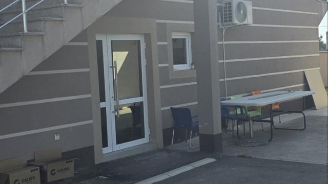 Stan, Petosoban i veći, Izdavanje, 170m2, Ledine, Novi Beograd, Valtroviceva 9A