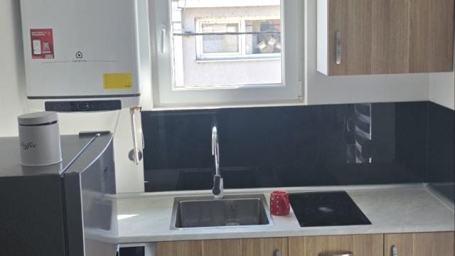 Stan, Petosoban i veći, Izdavanje, 170m2, Ledine, Novi Beograd, Valtroviceva 9A
