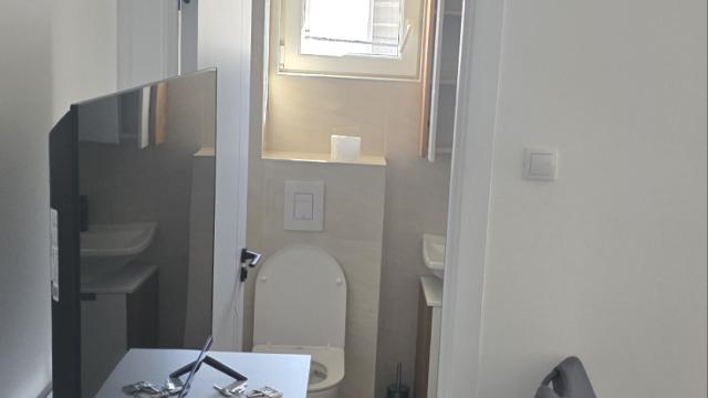 Stan, Petosoban i veći, Izdavanje, 170m2, Ledine, Novi Beograd, Valtroviceva 9A