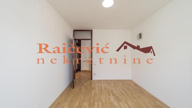 Poslovni prostor, četvorosoban, Izdavanje, 90m2, Lekino brdo, Voždovac, Mijacka