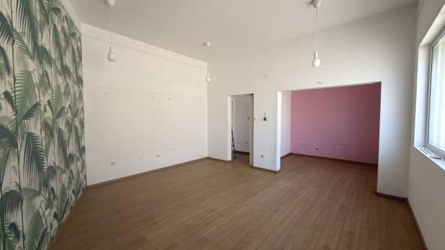 Poslovni prostor, Jednosoban, Izdavanje, 40m2, Maksima Gorkog
