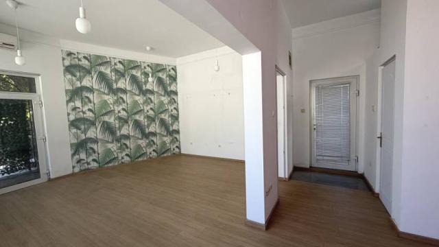 Poslovni prostor, Jednosoban, Izdavanje, 40m2, Maksima Gorkog