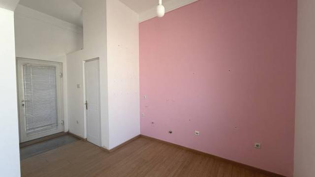 Poslovni prostor, Jednosoban, Izdavanje, 40m2, Maksima Gorkog