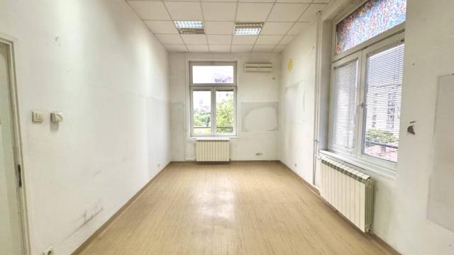 Poslovni prostor, Petosoban i veći, Izdavanje, 150m2, Bulevar JNA