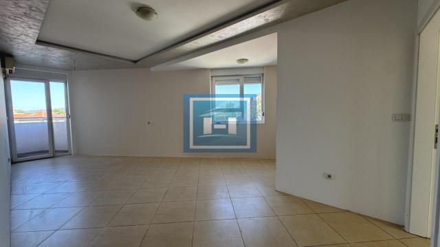 Stan, Trosoban, Prodaja, 70m2, Centar, Gradska lokacija, Ćuprija