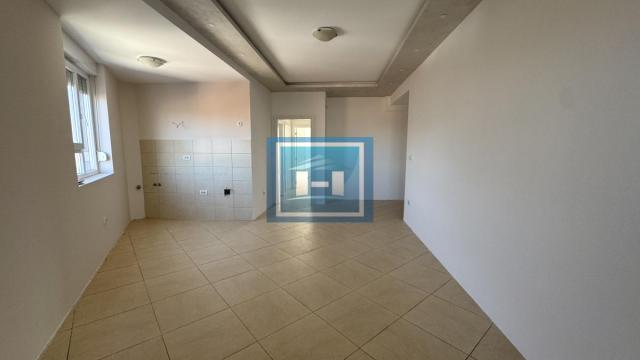 Stan, Trosoban, Prodaja, 70m2, Centar, Gradska lokacija, Ćuprija