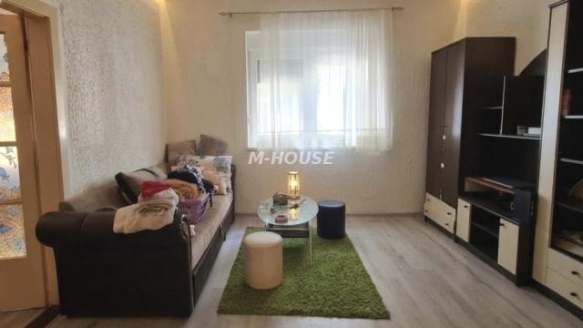 Kuća, četvorosoban, Prodaja, 200m2, Logor, Gradska lokacija, Sombor