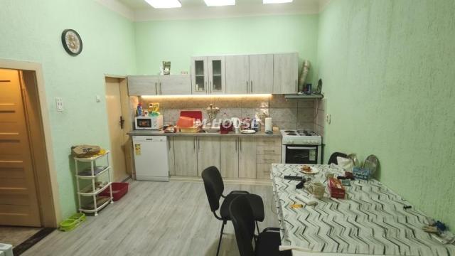 Kuća, četvorosoban, Prodaja, 200m2, Logor, Gradska lokacija, Sombor