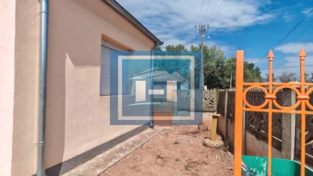 Kuća, Trosoban, Prodaja, 72m2, Žabare, Gradska lokacija, Paraćin