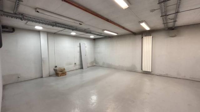 Poslovni prostor, Petosoban i veći, Izdavanje, 360m2, Ugrinovačka