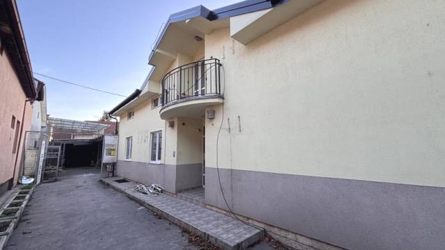 Poslovni prostor, Petosoban i veći, Izdavanje, 360m2, Ugrinovačka