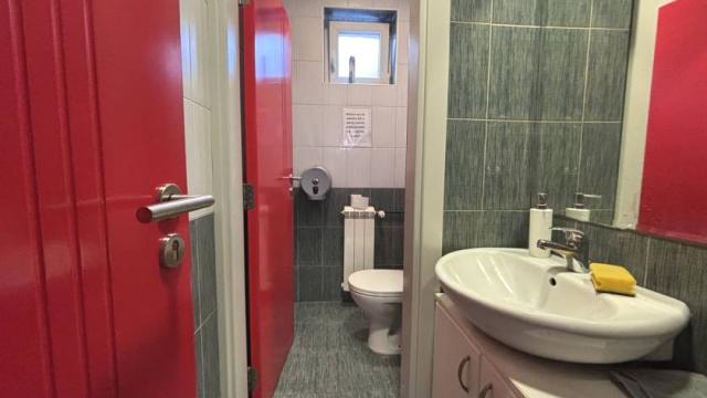 Poslovni prostor, Petosoban i veći, Izdavanje, 360m2, Ugrinovačka