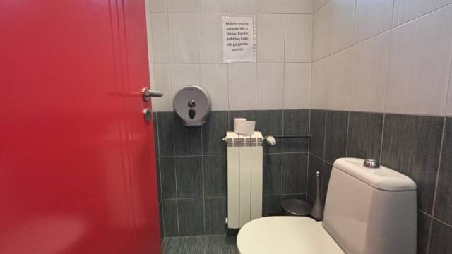 Poslovni prostor, Petosoban i veći, Izdavanje, 360m2, Ugrinovačka