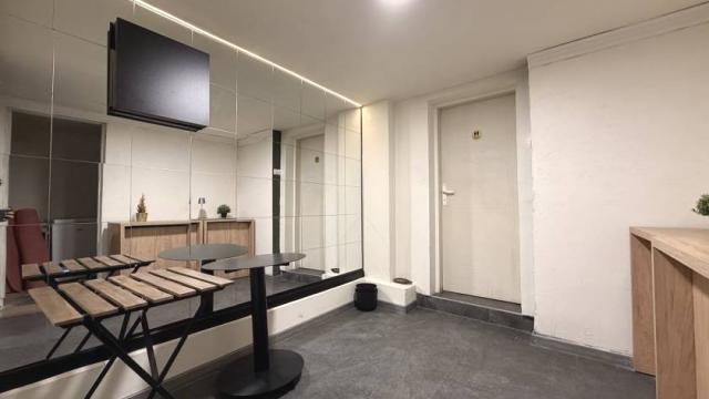 Poslovni prostor, Trosoban, Izdavanje, 60m2, Beogradska