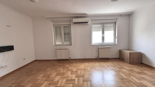 Stan, četvoroiposoban, Prodaja, 108m2, Lekino brdo, Voždovac, Maksima Gorkog