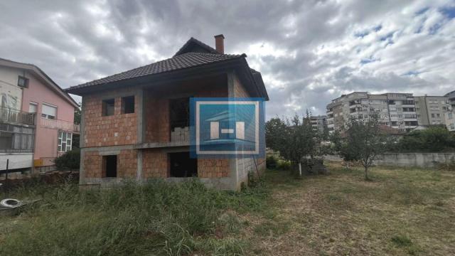 Kuća, četvorosoban, Prodaja, 200m2, Centar, Gradska lokacija, Ćuprija