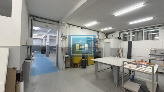 Poslovni prostor, Izdavanje, 194m2, Industrijska zona, Gradska lokacija, Jagodina