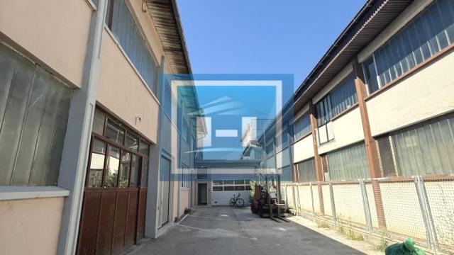 Poslovni prostor, Izdavanje, 194m2, Industrijska zona, Gradska lokacija, Jagodina