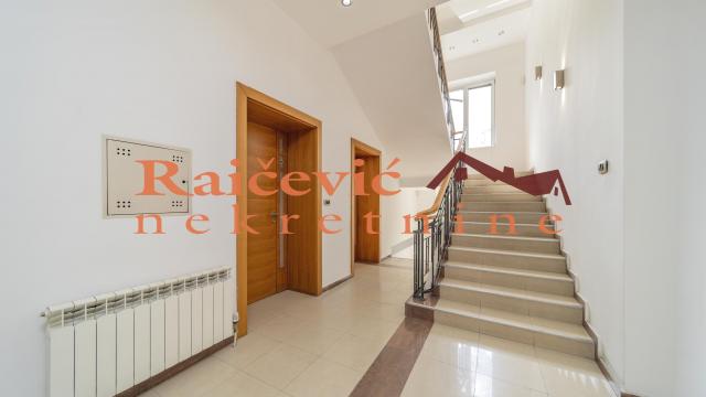 Poslovni prostor, Izdavanje, 1040m2, Centar, Palilula, Poenkareova