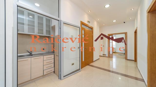 Poslovni prostor, Izdavanje, 1040m2, Centar, Palilula, Poenkareova