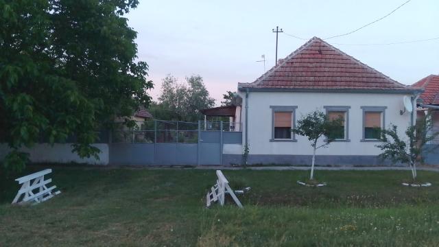 Kuća, Petosoban, Prodaja, 112m2, Banatska Dubica, Okolno mesto, Marsala Tita 21