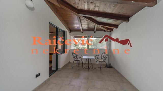 Poslovni prostor, Izdavanje, 152m2, Voždovac, Vojvode Stepe