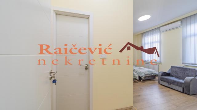 Stan, Prodaja, 211m2, Ekonomski fakultet, Savski venac, Karadjordjeva
