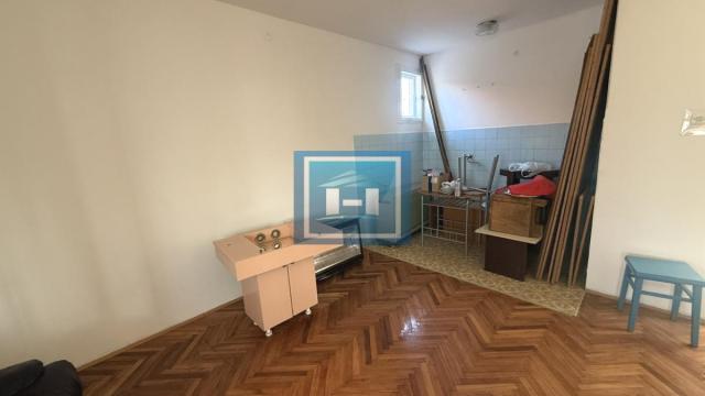Kuća, Petosoban, Izdavanje, 300m2, Železnička stanica, Novi Sad, Novi Sad