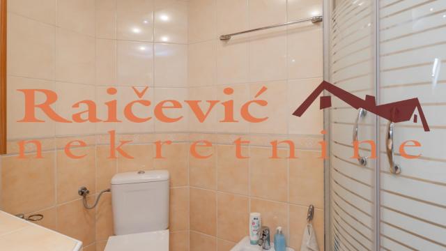 Stan, Petosoban, Prodaja, 158m2, Karadjordjev trg, Zemun, 22. oktobra