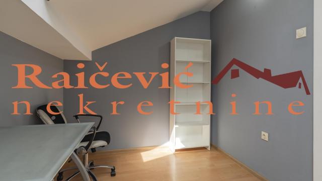 Stan, Petosoban, Prodaja, 158m2, Karadjordjev trg, Zemun, 22. oktobra