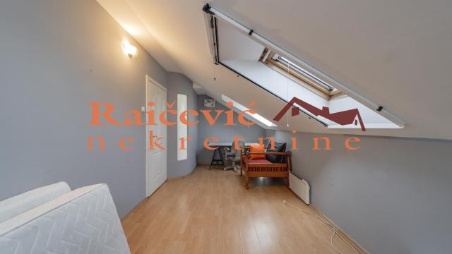 Stan, Petosoban, Prodaja, 158m2, Karadjordjev trg, Zemun, 22. oktobra