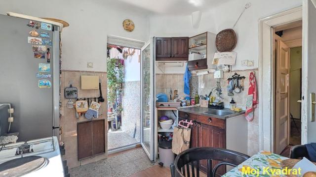 Stan, Troiposoban, Prodaja, 95m2, Slavija, Vračar, Nemanjina