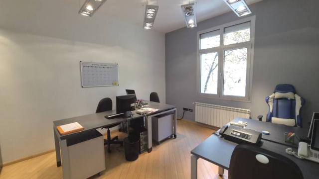 Poslovni prostor, Petosoban i veći, Izdavanje, 100m2, Vojvode Dobrnjca