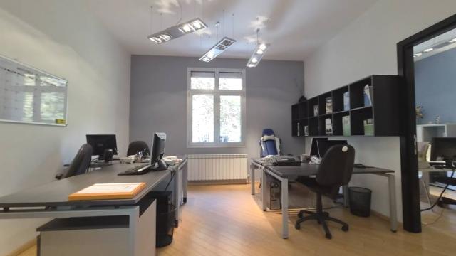 Poslovni prostor, Petosoban i veći, Izdavanje, 100m2, Vojvode Dobrnjca