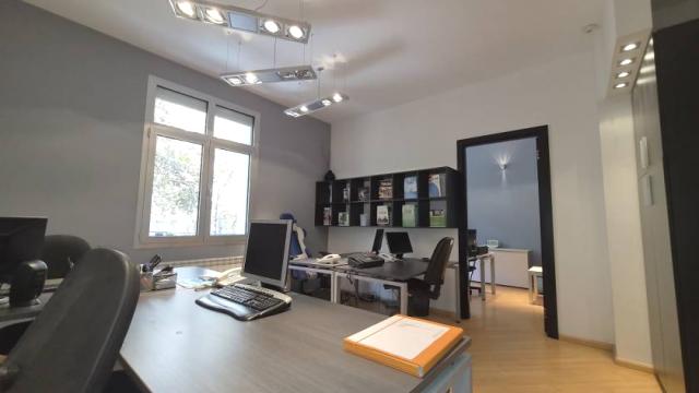 Poslovni prostor, Petosoban i veći, Izdavanje, 100m2, Vojvode Dobrnjca