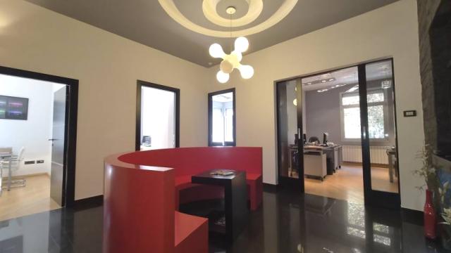Poslovni prostor, Petosoban i veći, Izdavanje, 100m2, Vojvode Dobrnjca
