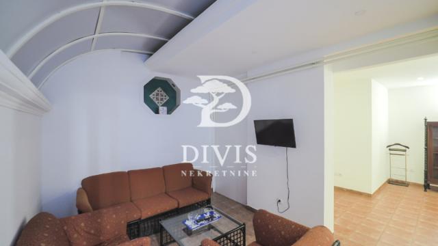 Poslovni prostor, Petosoban, Izdavanje, 140m2, Kursulina
