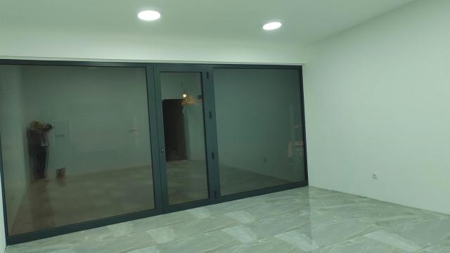 Poslovni prostor, Jednosoban, Izdavanje, 60m2, Borča Greda, Palilula, Ivana Miliutinovića