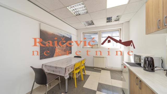 Poslovni prostor, Izdavanje, 216m2, Gornji grad, Zemun, Cara Dusana