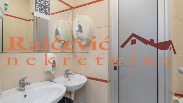 Poslovni prostor, Izdavanje, 216m2, Gornji grad, Zemun, Cara Dusana