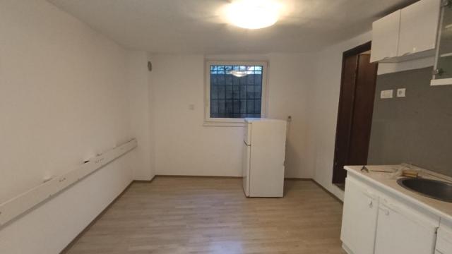 Kuća, Trosoban, Izdavanje, 73m2, Olimp, Zvezdara, Lukijana Mušickog