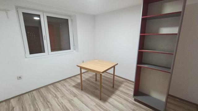 Kuća, Trosoban, Izdavanje, 73m2, Olimp, Zvezdara, Lukijana Mušickog