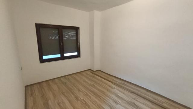 Kuća, Trosoban, Izdavanje, 73m2, Olimp, Zvezdara, Lukijana Mušickog