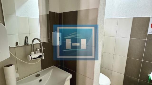 Poslovni prostor, Izdavanje, 84m2, Centar, Gradska lokacija, Ćuprija